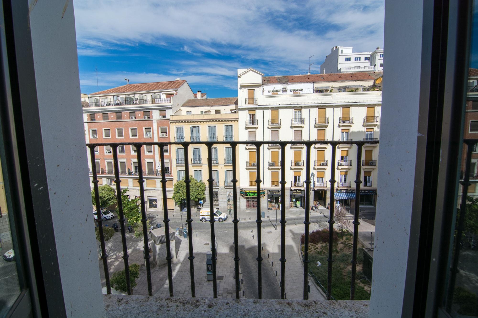 Petit Palace Plaza Del Carmen Hotel Madrid Exterior photo