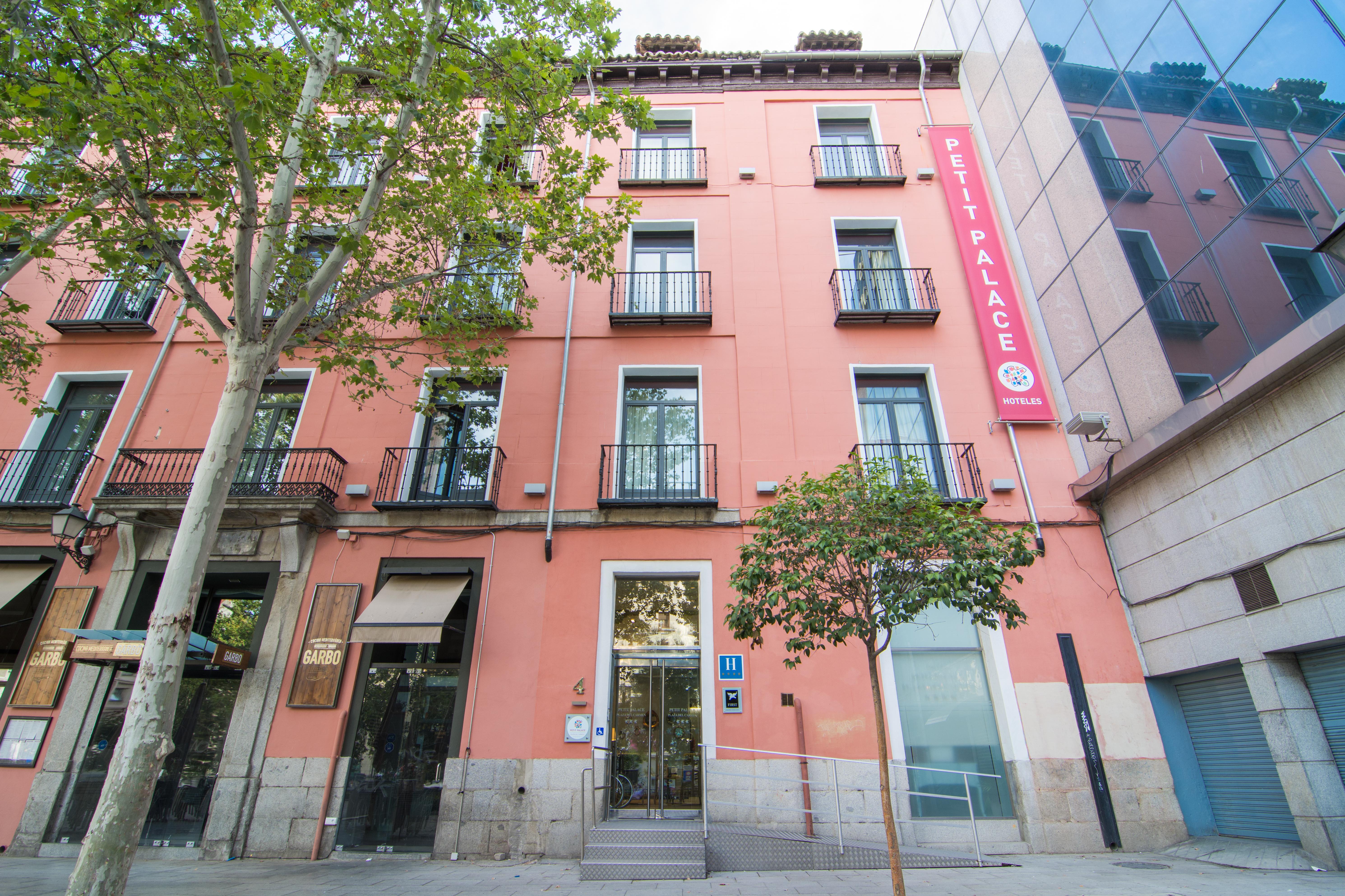 Petit Palace Plaza Del Carmen Hotel Madrid Exterior photo