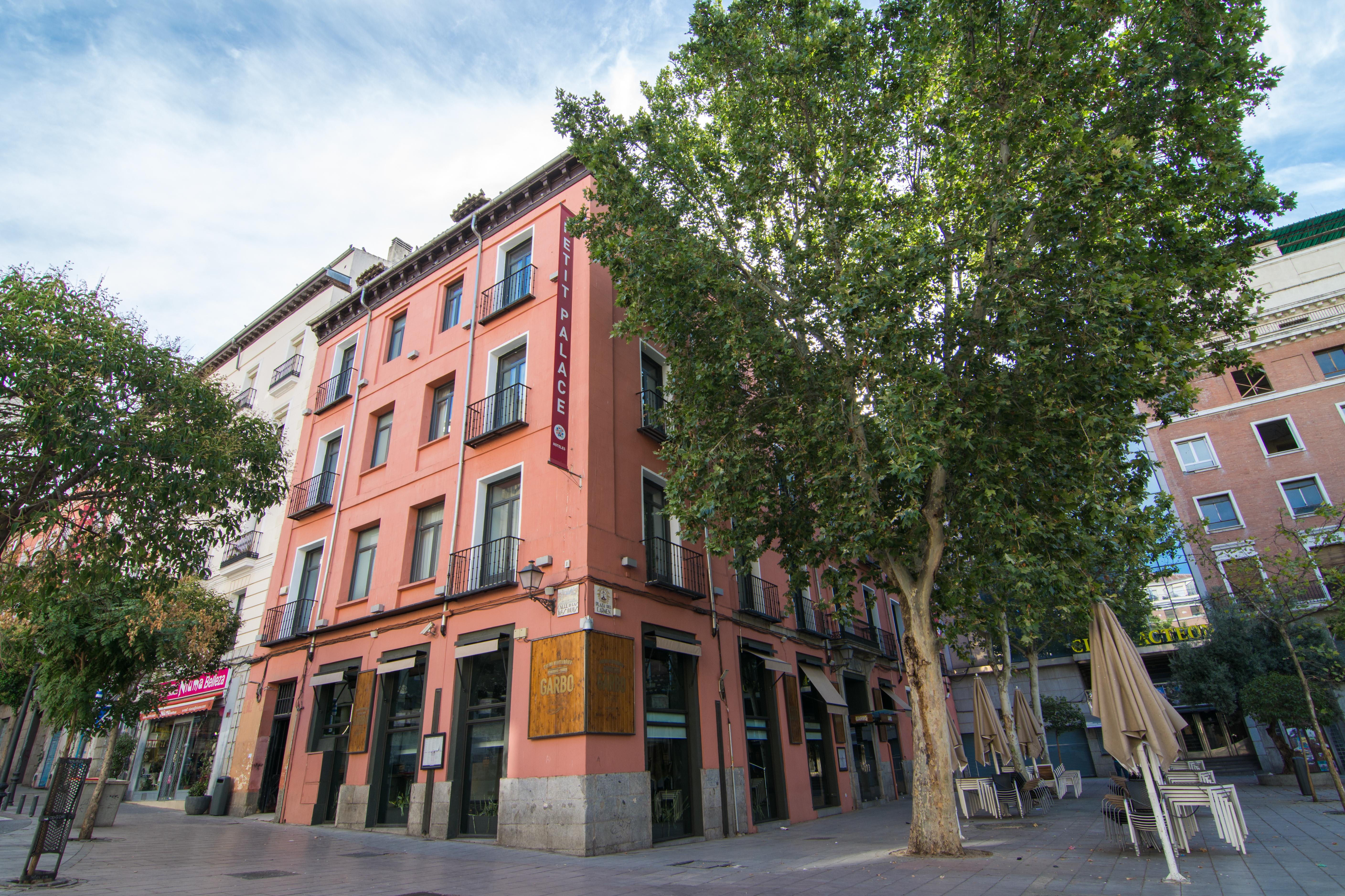 Petit Palace Plaza Del Carmen Hotel Madrid Exterior photo