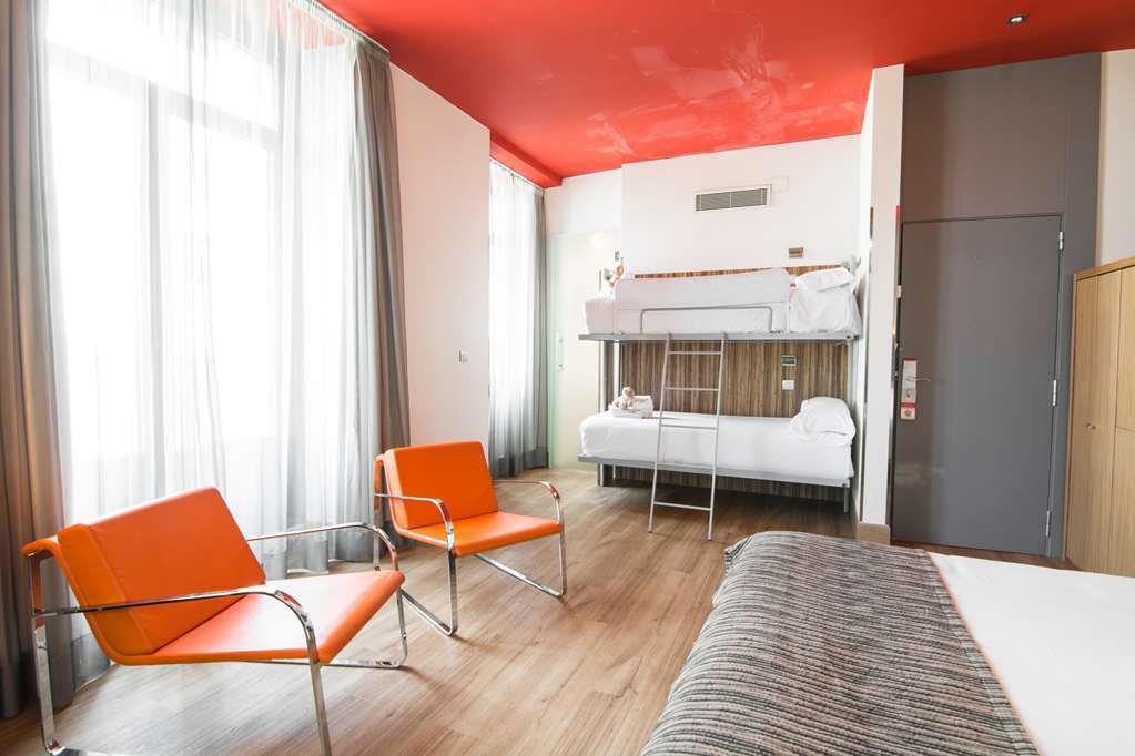 Petit Palace Plaza Del Carmen Hotel Madrid Room photo